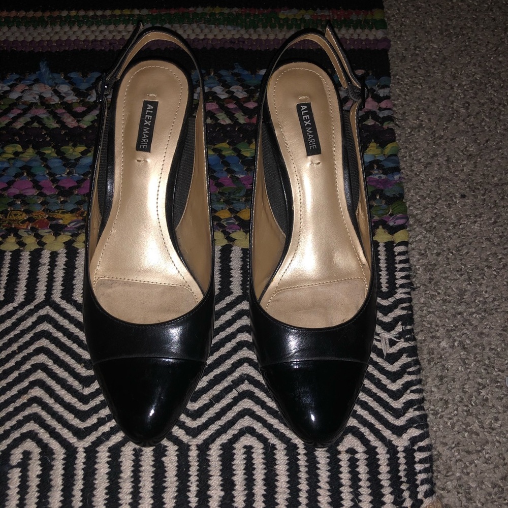Black leather low close toed heel 7